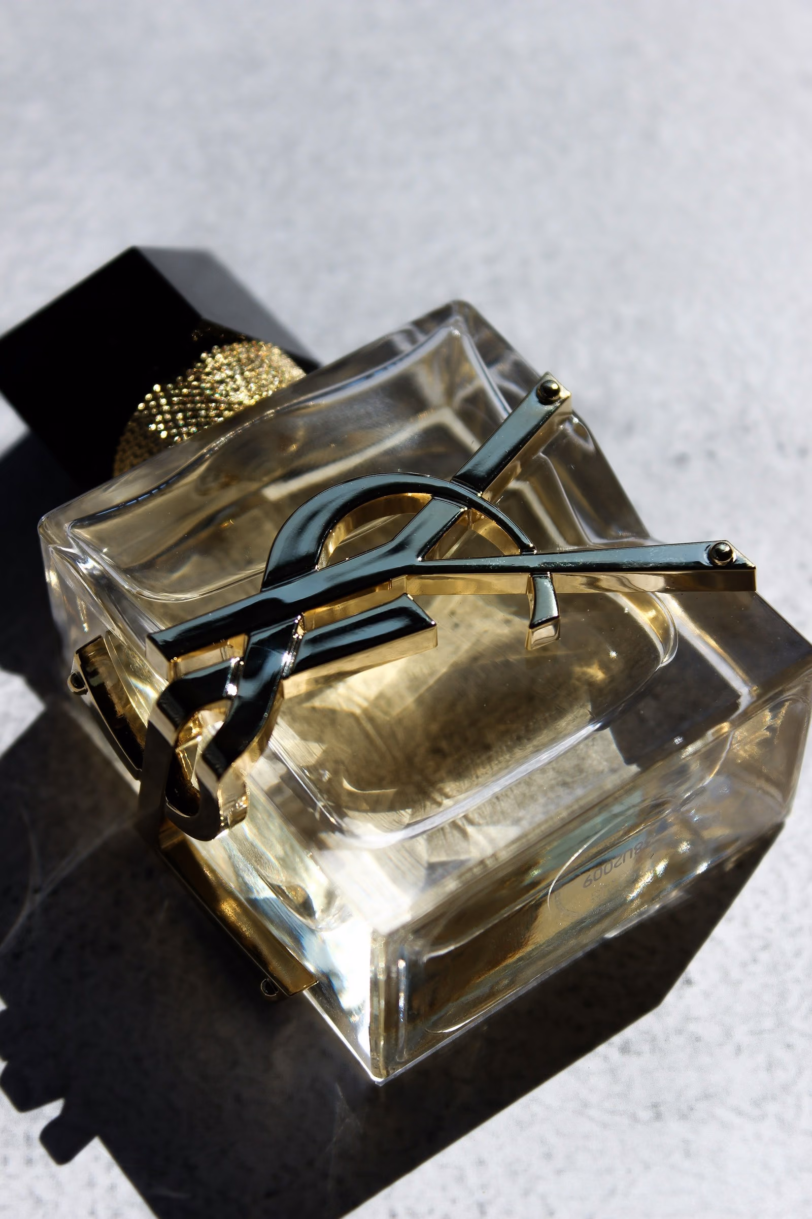 Perfume glass with a long reflection