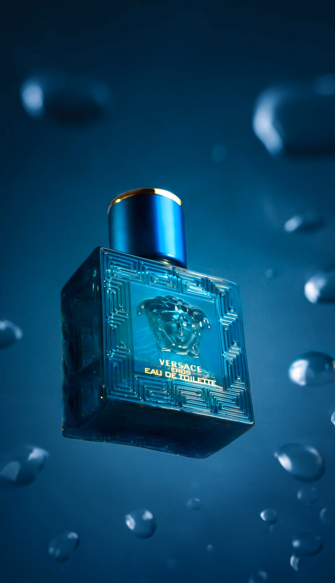 Perfume glass with a long reflection