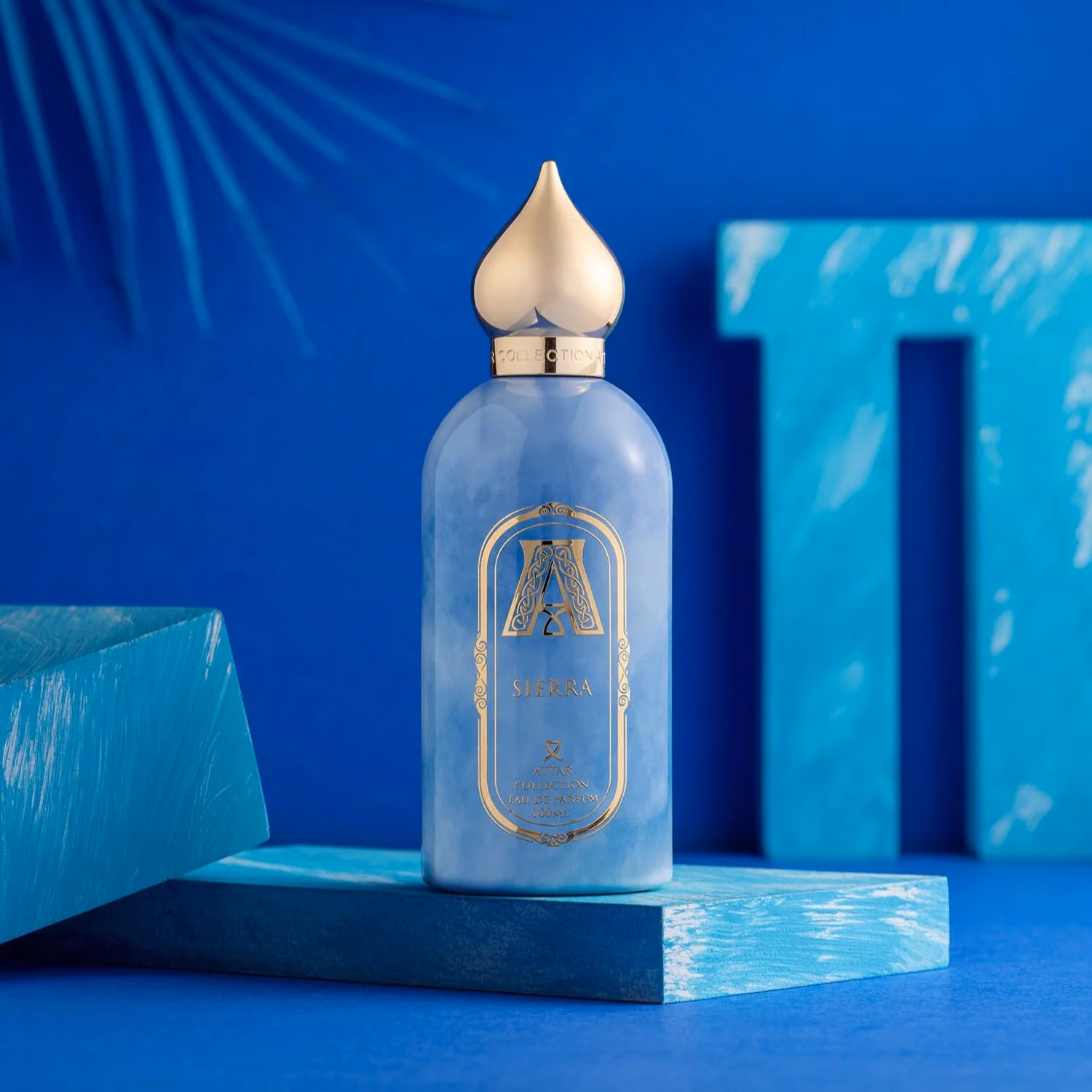 Perfume glass with a long reflection